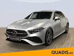 Gris / plata Usado 2024 Mercedes A180 Berlina | 32.900 € (Precio justo)