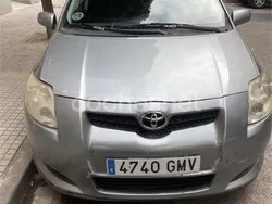 Gris / plata Usado 2009 Toyota Auris Berlina | 4100 € (Buen precio)