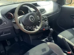 Gris / plata Usado 2011 Renault Clio II Authentique Berlina | 3500 € (Buen precio)
