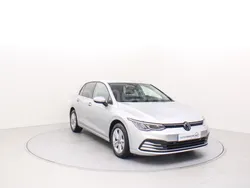 Gris / plata Usado 2023 VW Golf VIII Life Berlina | 26.990 € (Precio justo)