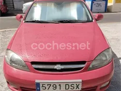 Rojo Usado 2005 Chevrolet Lacetti SX Berlina | 3300 €