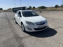 Blanco Usado 2011 Opel Astra Edition Berlina | 7100 € (Precio justo)