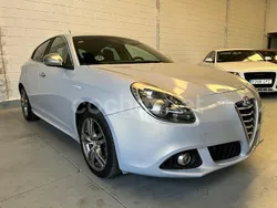 Gris / plata Usado 2013 Alfa Romeo Giulietta Distinctive Utilitario | 7999 €