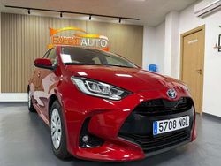 Rojo Usado 2022 Toyota Yaris Hybrid Active Berlina | 18.500 € (Buen precio)