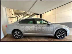 Gris / plata Usado 2020 VW Passat Berlina | 16.000 € (Precio justo)