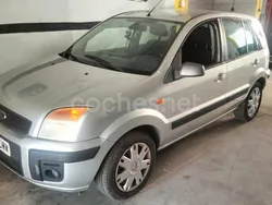 Gris / plata Usado 2006 Ford Fusion Berlina | 2500 € (Buen precio)