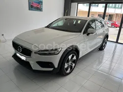 Blanco Usado 2021 Volvo V60 CC Pro Familiar | 21.900 € (Super precio)