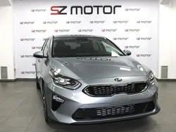 Gris Usado 2023 Kia Ceed | 28.300 €