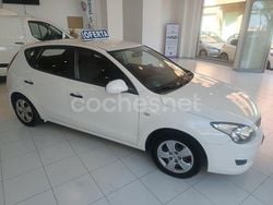 Blanco Usado 2010 Hyundai i30 Comfort Berlina | 6990 € (Un poco caro)