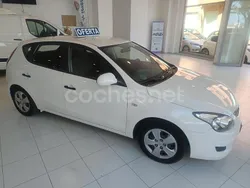 Blanco Usado 2010 Hyundai i30 Comfort Berlina | 6990 € (Un poco caro)