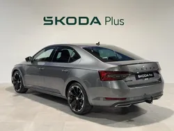 Gris Usado 2023 Skoda Superb SportLine | 37.990 € (Un poco caro)