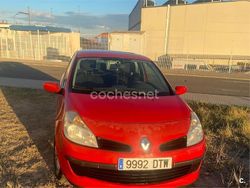 Rojo Usado 2005 Renault Clio II Dynamique Berlina | 2400 € (Precio justo)