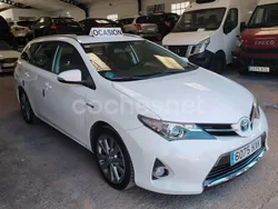 Blanco Usado 2014 Toyota Auris Hybrid Advance Berlina | 13.490 € (Un poco caro)