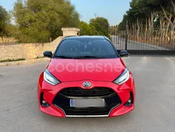 Rojo Usado 2022 Toyota Yaris Hybrid Plus Berlina | 21.500 € (Un poco caro)