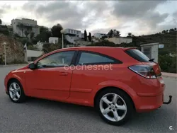 Rojo Usado 2005 Opel Astra GTC Sport Berlina | 2900 € (Precio justo)