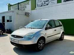 Gris / plata Usado 2003 Ford Fiesta Ambiente Utilitario | 2990 € (Precio justo)