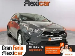 Gris Usado 2023 Kia Ceed Berlina | 16.470 € (Precio justo)