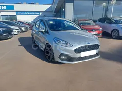 Gris / plata Usado 2020 Ford Fiesta ST-Line Utilitario | 15.490 € (Un poco caro)