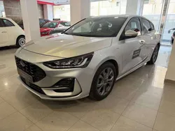 Plateado Usado 2023 Ford Focus ST-Line Familiar | 19.575 € (Precio justo)