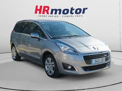 Gris / plata Usado 2016 Peugeot 5008 Allure Monovolumen | 9990 € (Precio justo)