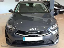 Blanco Usado 2024 Kia Ceed Berlina | 18.900 € (Precio justo)