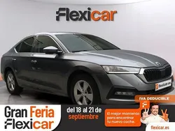 Gris / plata Usado 2022 Skoda Octavia Ambition Berlina | 19.490 € (Precio justo)