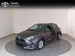 Gris Usado 2021 Toyota Yaris Hybrid Active Berlina | 17.990 € (Buen precio)