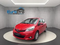 Rojo Usado 2013 Toyota Yaris Active Berlina | 7000 € (Precio justo)