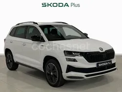 Blanco Usado 2023 Skoda Karoq SportLine SUV | 27.800 € (Precio justo)