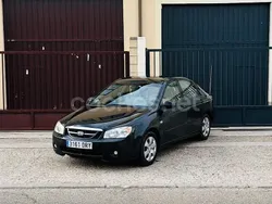 Negro Usado 2005 Kia Cerato LX Berlina | 2499 €