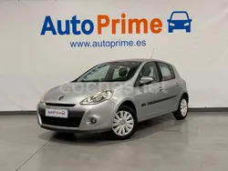 Gris / plata Usado 2010 Renault Clio II Authentique Berlina | 4970 € (Precio justo)