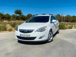 Blanco Usado 2012 Opel Astra Selective Familiar | 5900 € (Precio justo)