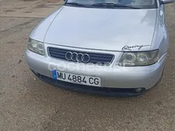 Gris / plata Usado 2000 Audi A3 Ambition Berlina | 2200 € (Precio justo)