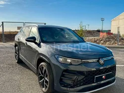 Gris / plata Usado 2025 VW Tayron R-line SUV | 47.998 €