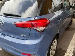 Azul Usado 2016 Hyundai i20 Berlina | 5300 € (Precio justo)