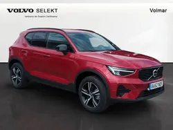 Rojo Nuevo 2025 Volvo XC40 Plus SUV | 44.900 € (Un poco caro)