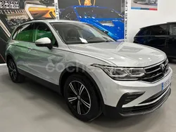 Gris / plata Usado 2022 VW Tiguan Life SUV | 20.999 € (Precio justo)