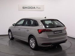 Gris Usado 2024 Skoda Scala Essence Utilitario | 17.990 € (Precio justo)