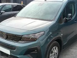 Azul vernisse Usado 2024 Peugeot Rifter Allure Monovolumen | 21.400 € (Un poco caro)