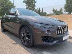 Gris Usado 2018 Maserati Levante SUV | 36.999 € (Precio justo)
