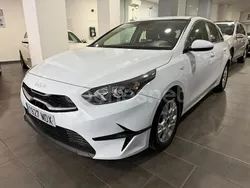 Blanco Usado 2023 Kia Ceed Berlina | 17.900 € (Precio justo)