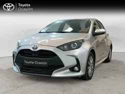 Gris Usado 2024 Toyota Yaris Hybrid Active | 21.750 € (Buen precio)