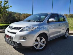 Gris / plata Usado 2010 Toyota Urban Cruiser Active Berlina | 10.900 €