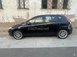 Negro Usado 2010 Hyundai i30 Comfort Berlina | 3999 € (Super precio)