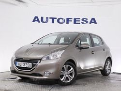 Gris Usado 2014 Peugeot 208 Allure Utilitario | 8050 € (Precio justo)