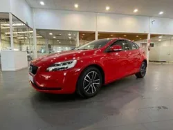 Rojo Usado 2017 Volvo V40 Momentum Familiar | 17.600 € (Un poco caro)