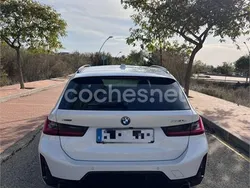 Blanco Usado 2023 BMW 330e Comfort Edition Familiar | 48.000 €