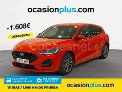 Rojo Usado 2023 Ford Focus ST-Line Berlina | 17.690 € (Buen precio)