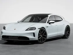 Blanco Nuevo 2024 Porsche Taycan Sport Turismo Berlina | 135.717 € (Un poco caro)