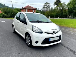 Blanco Usado 2013 Toyota Aygo Live Utilitario | 5999 € (Buen precio)